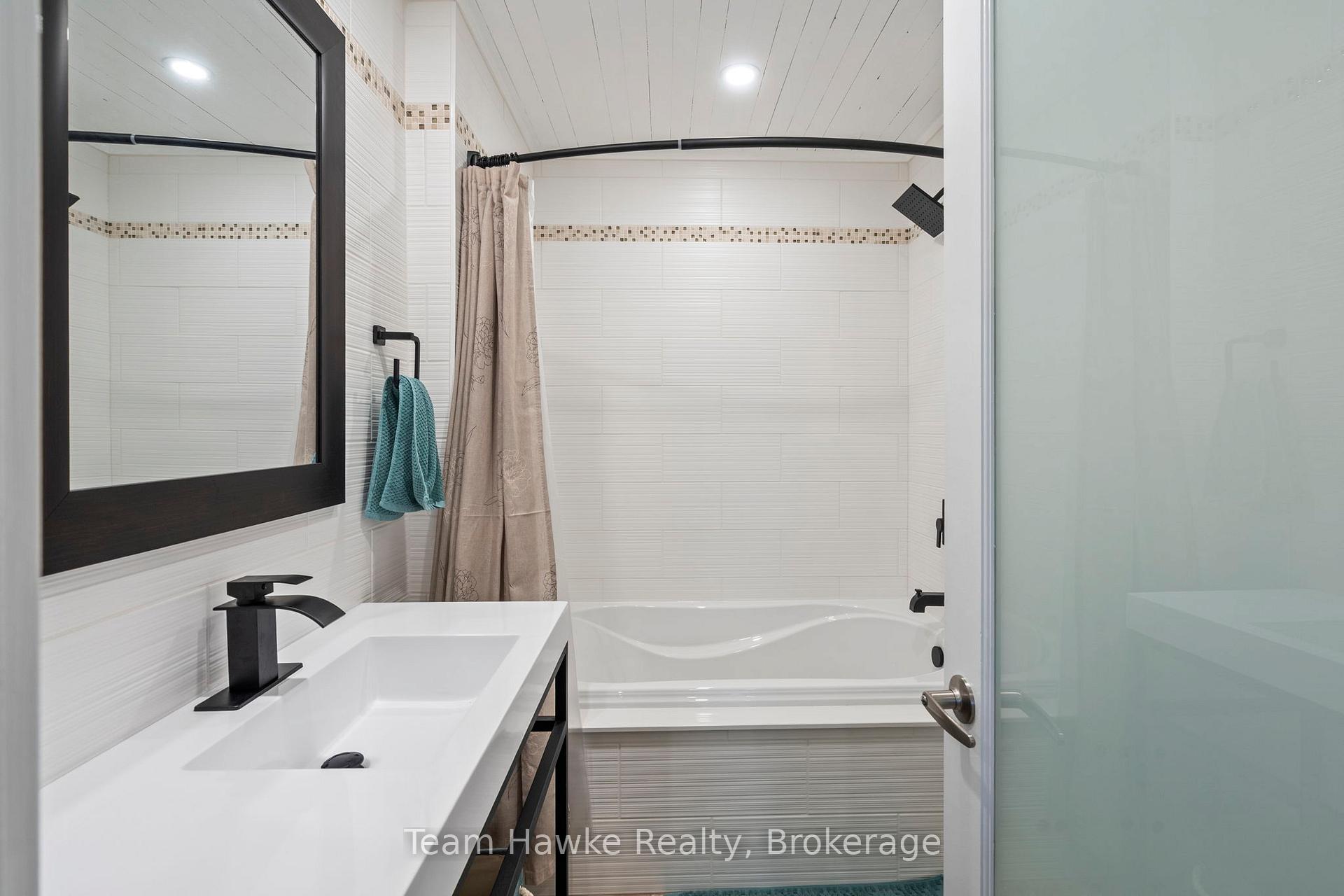 Photo 14 of 475 Colborne Street, Midland — HOMEH