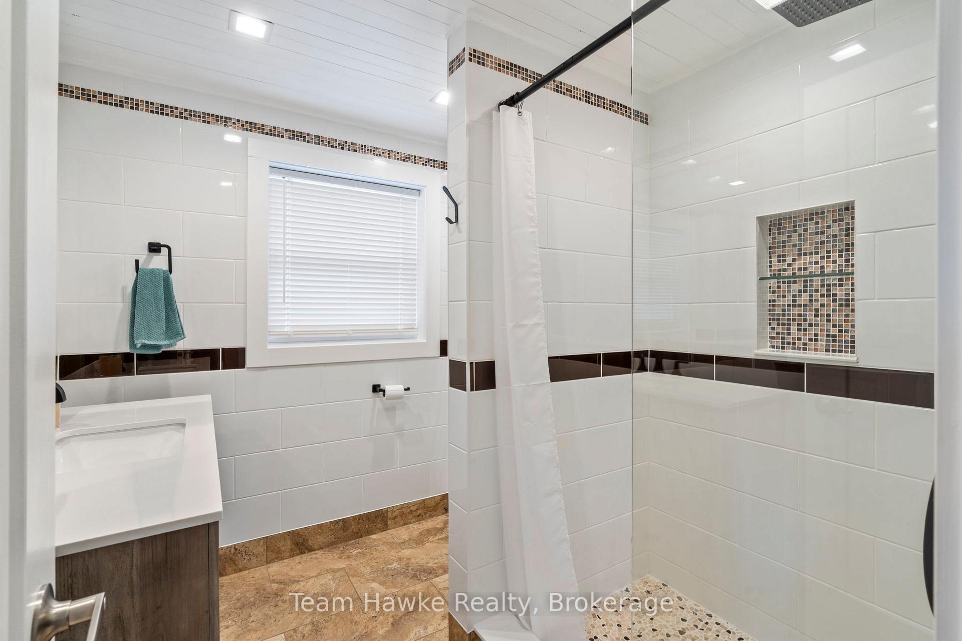 Photo 23 of 475 Colborne Street, Midland — HOMEH