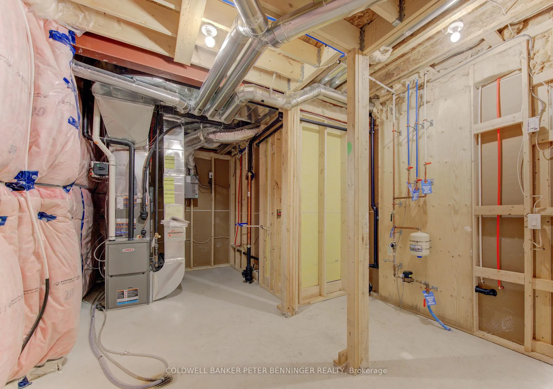 Photo 38 of 39 Guernsey Drive, Kitchener, Trussler — HOMEH