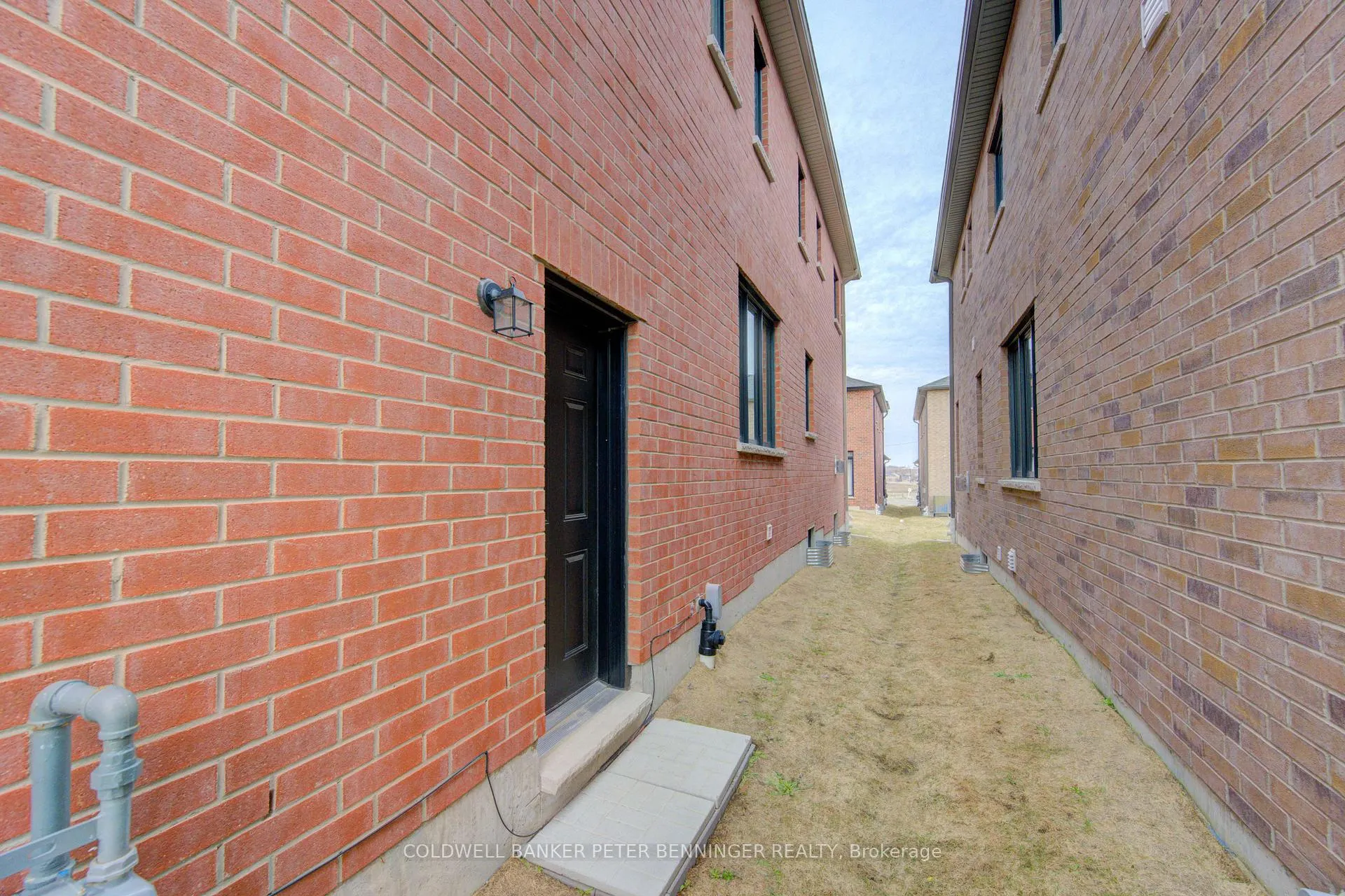 Photo 40 of 39 Guernsey Drive, Kitchener, Trussler — HOMEH