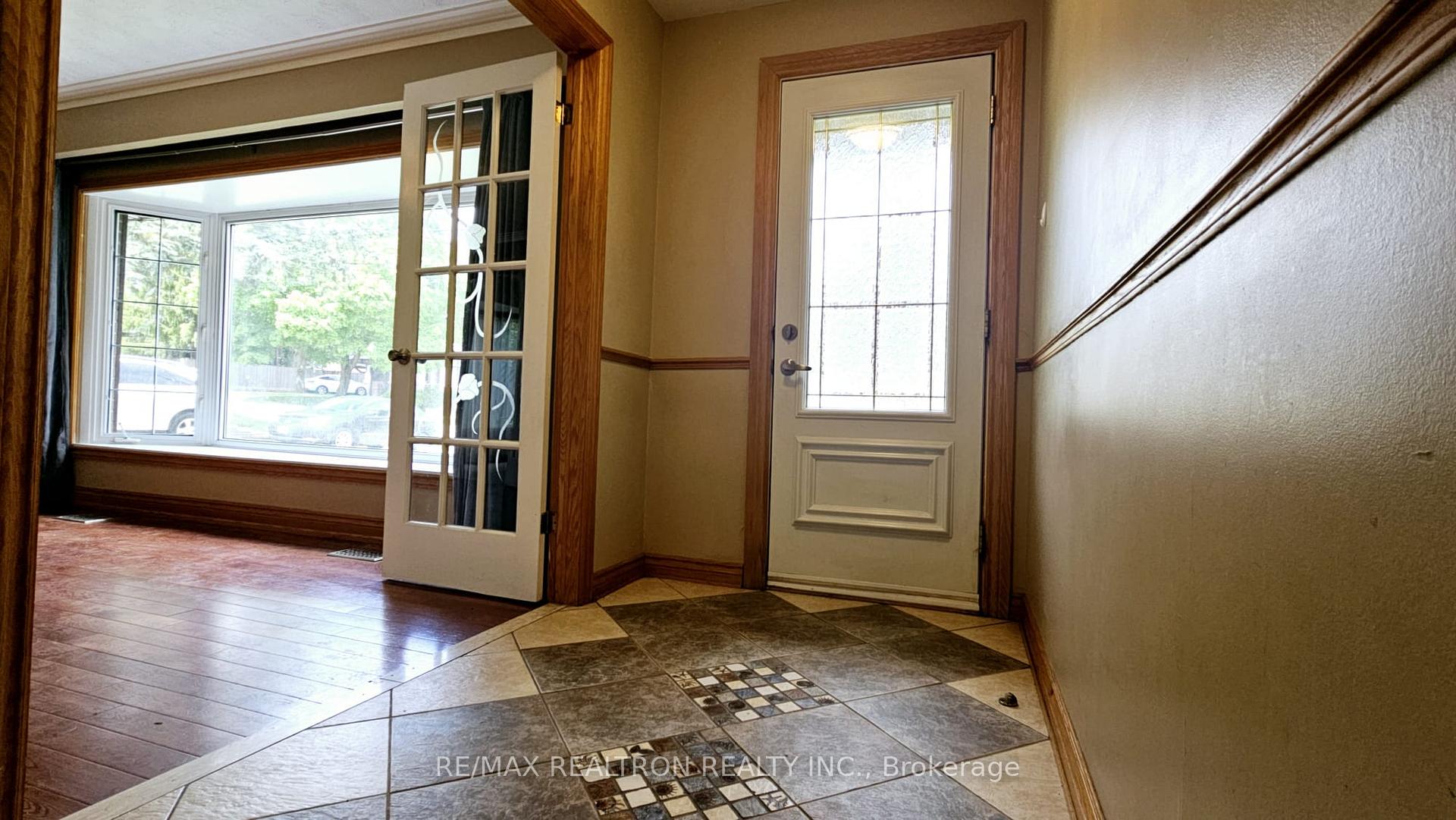 Photo 2 of 31 Ramona Boulevard, Markham, Markham Village — HOMEH