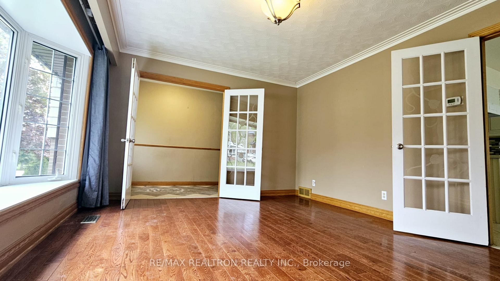Photo 3 of 31 Ramona Boulevard, Markham, Markham Village — HOMEH