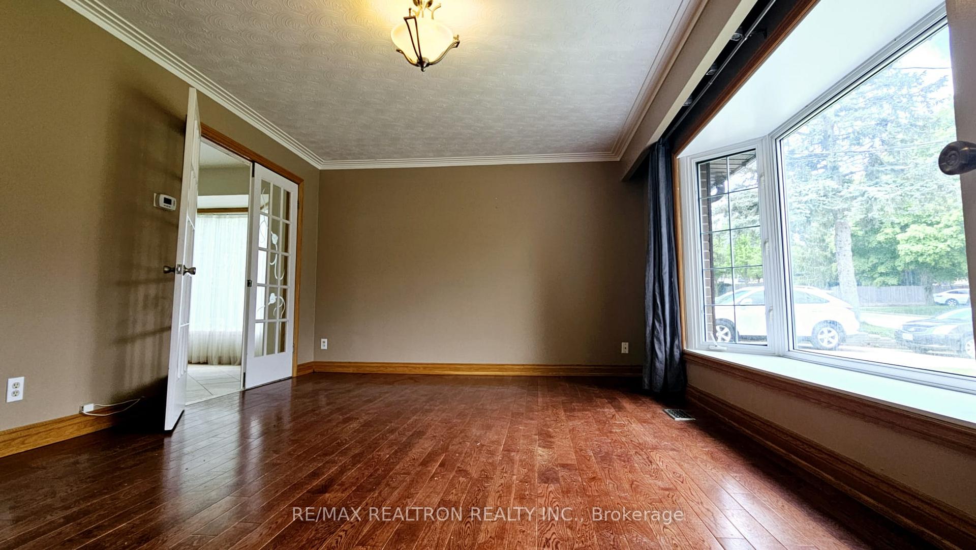 Photo 4 of 31 Ramona Boulevard, Markham, Markham Village — HOMEH