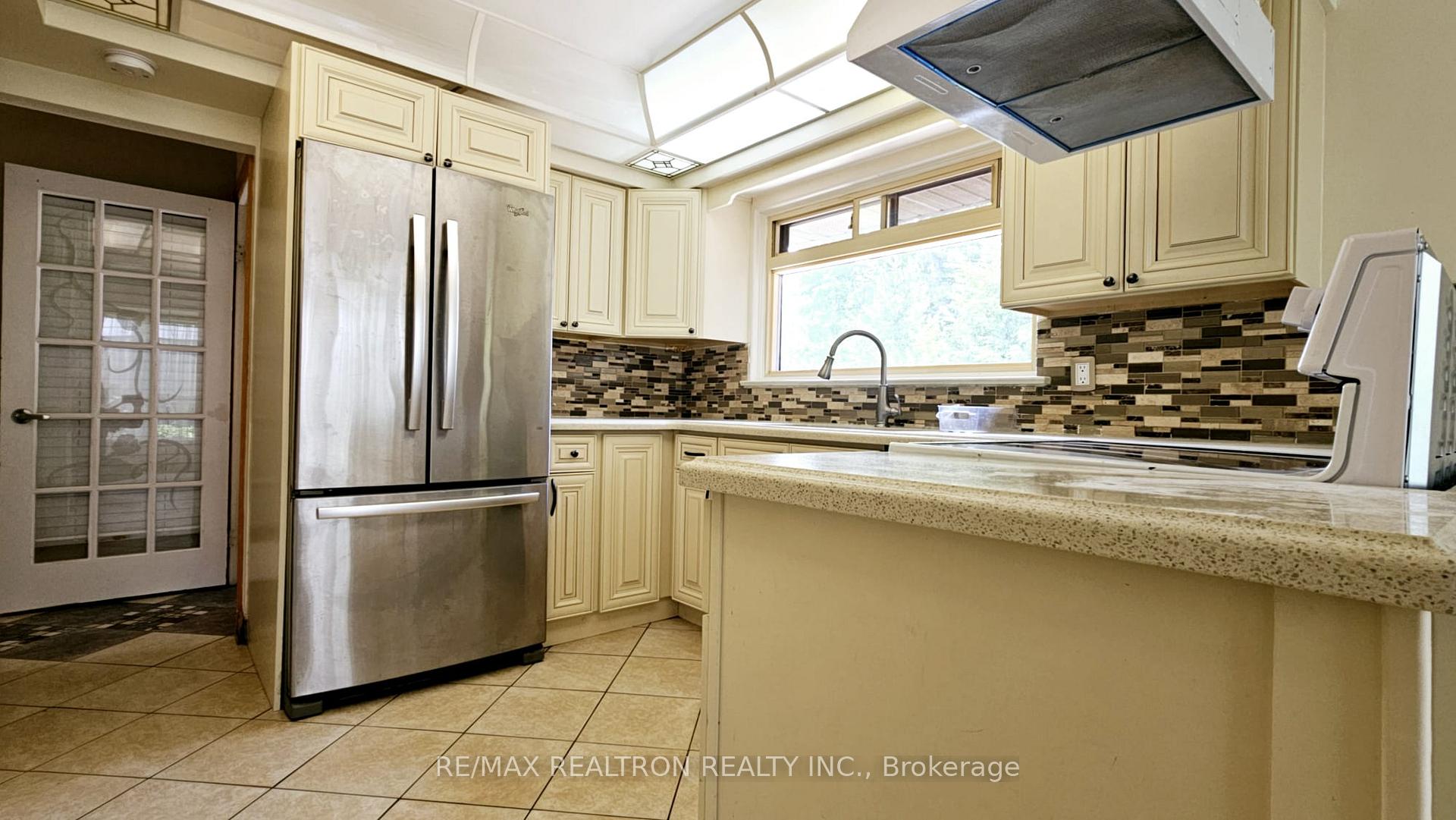 Photo 5 of 31 Ramona Boulevard, Markham, Markham Village — HOMEH