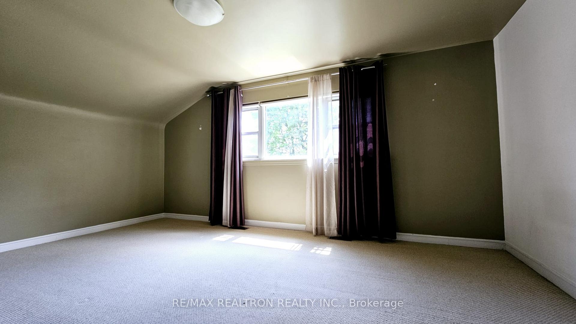 Photo 12 of 31 Ramona Boulevard, Markham, Markham Village — HOMEH
