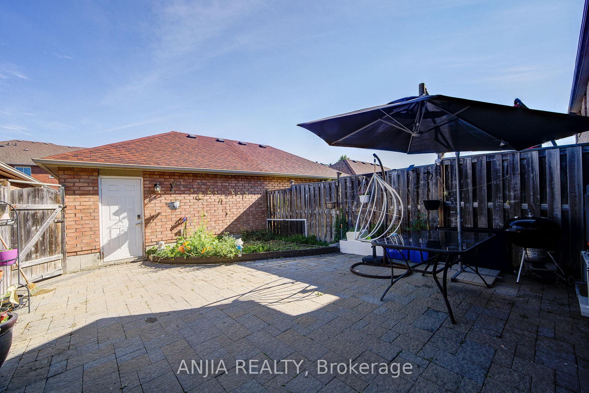 Photo 2 of 706 Castlemore Avenue, Markham, Wismer — HOMEH
