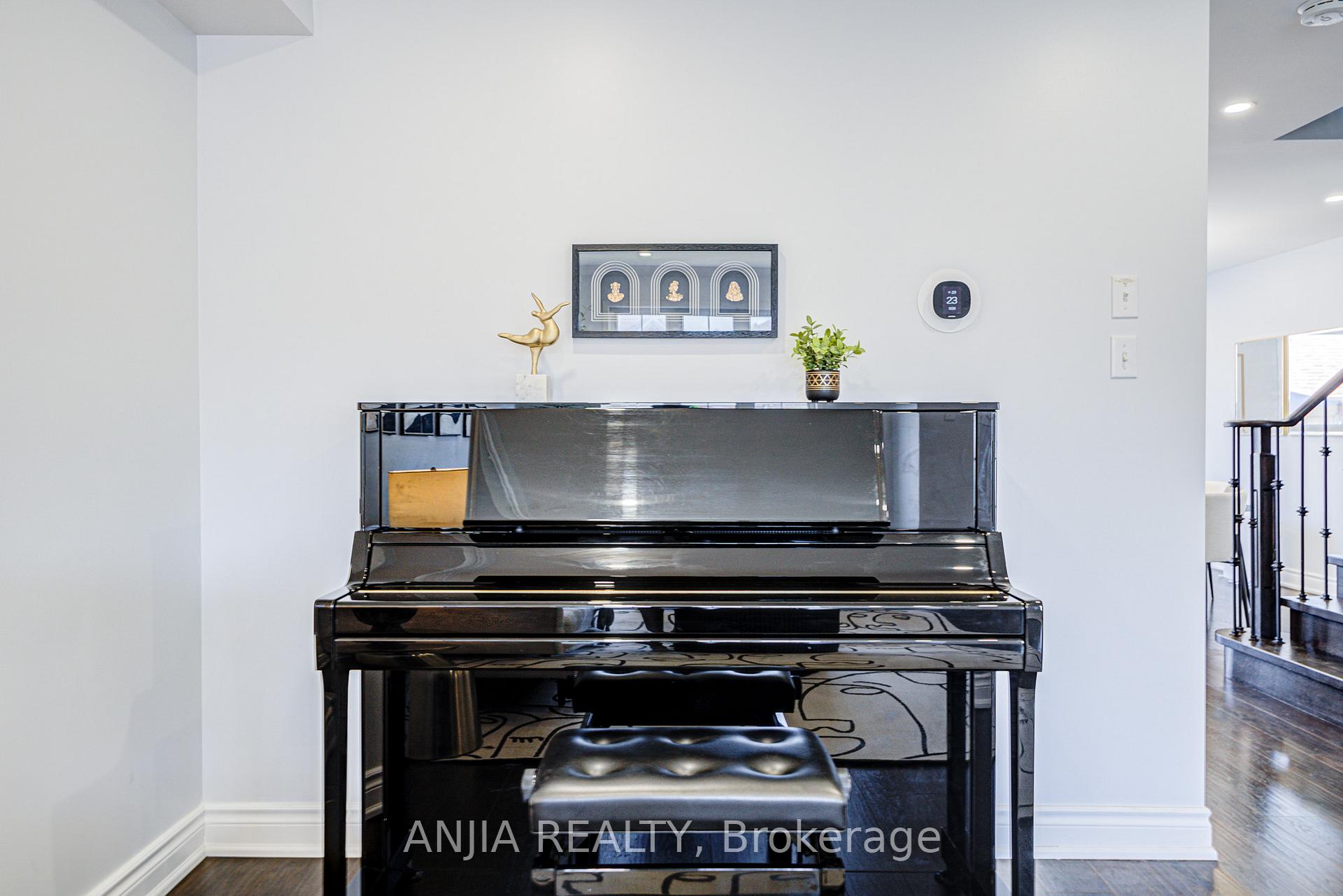 Photo 13 of 706 Castlemore Avenue, Markham, Wismer — HOMEH