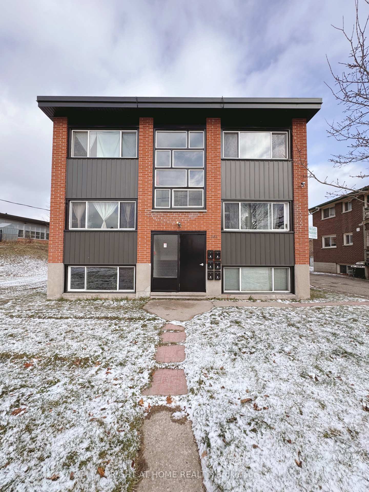 Photo 1 of 281 Lorne Avenue, Kitchener — HOMEH