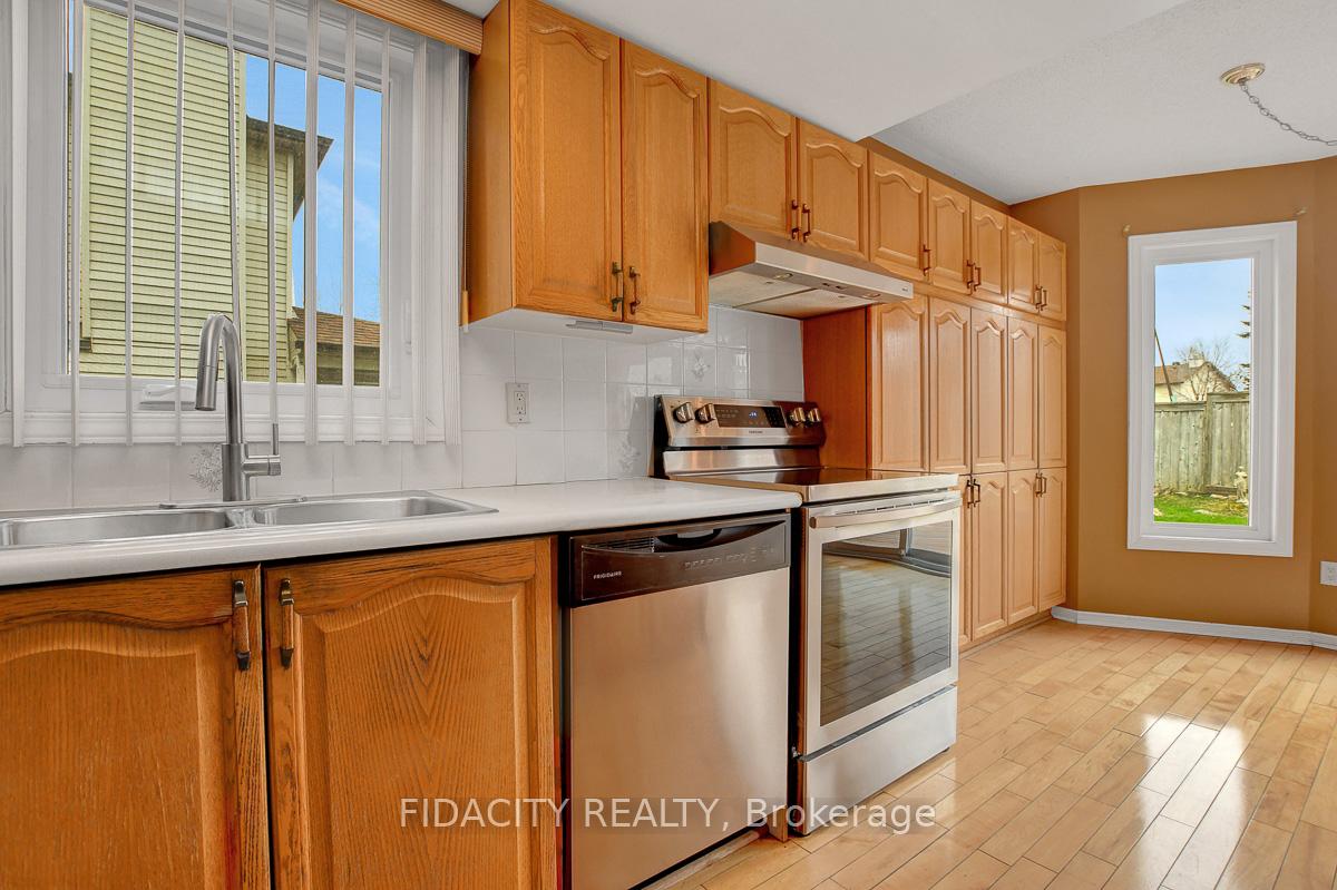 Photo 7 of 124 Rowe Drive, Ottawa, Kanata - Katimavik — HOMEH