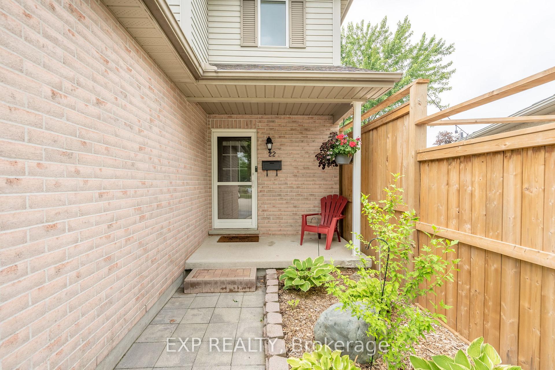 Photo 2 of 22 Kristen Court, Middlesex Centre, Kilworth — HOMEH