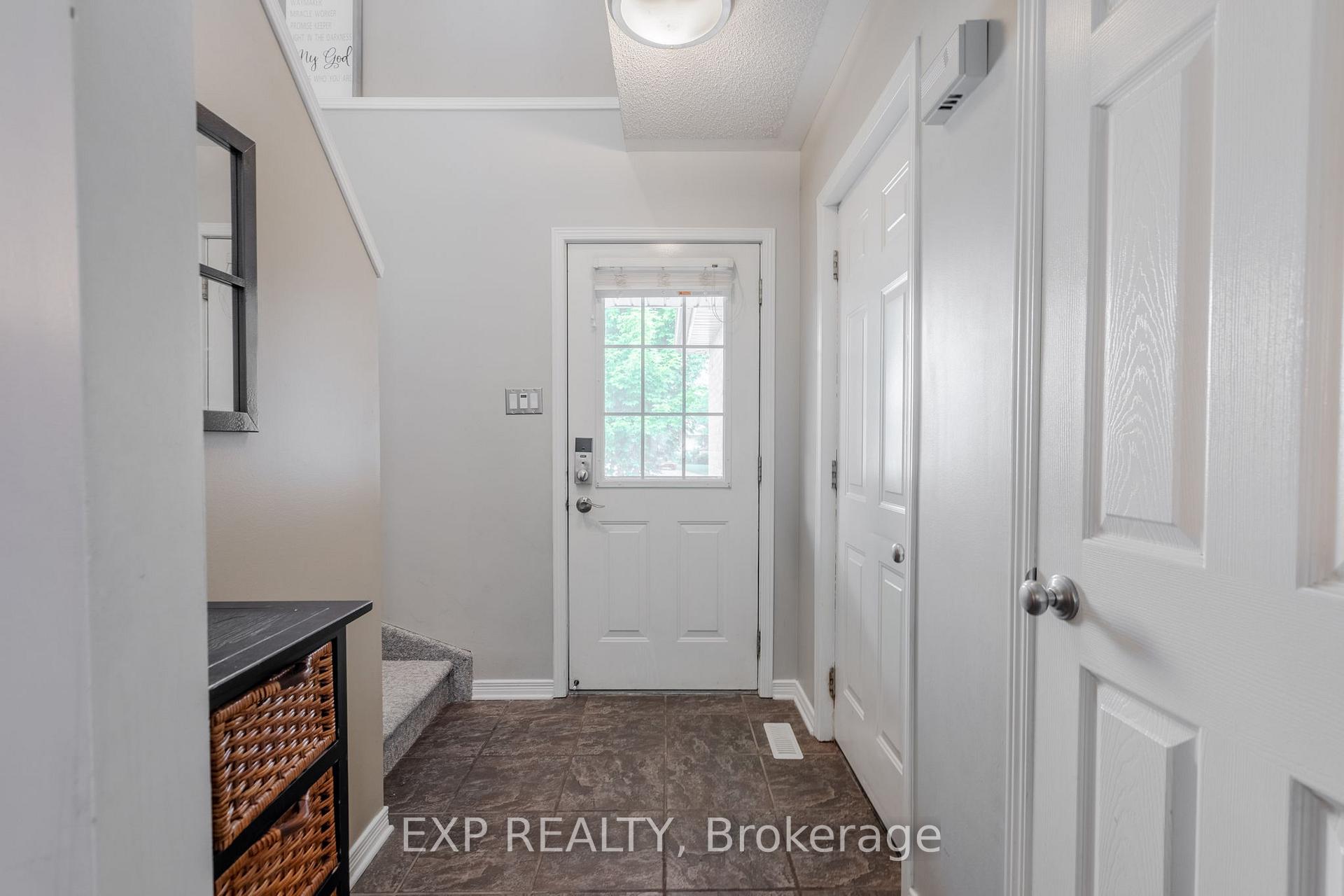 Photo 3 of 22 Kristen Court, Middlesex Centre, Kilworth — HOMEH