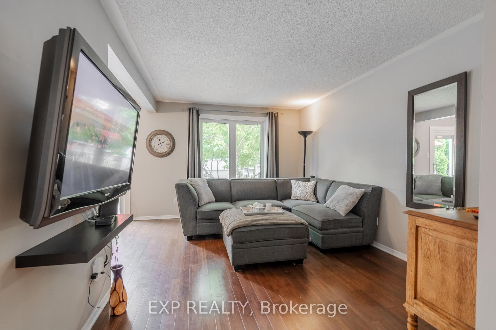 Photo 4 of 22 Kristen Court, Middlesex Centre, Kilworth — HOMEH