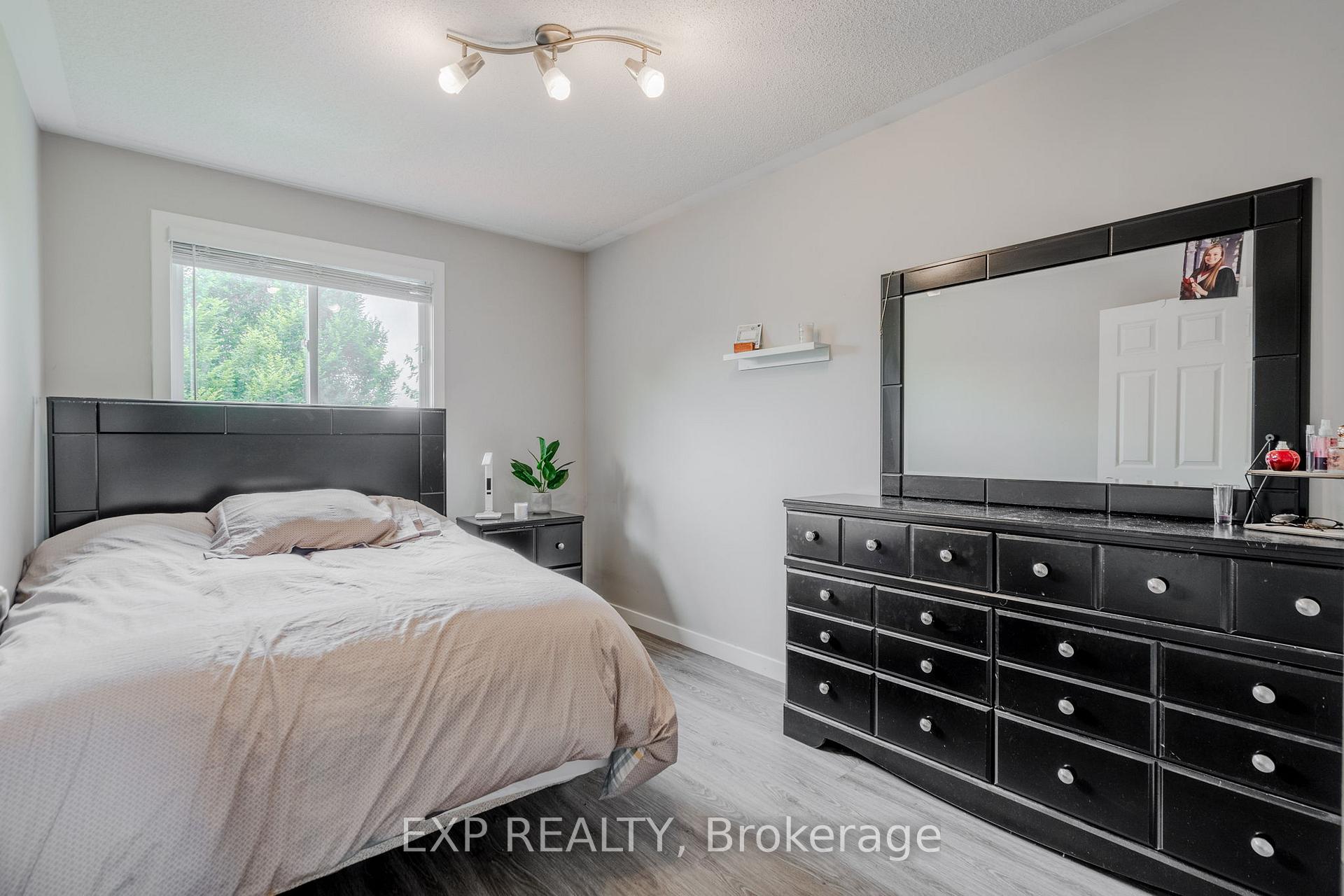 Photo 13 of 22 Kristen Court, Middlesex Centre, Kilworth — HOMEH