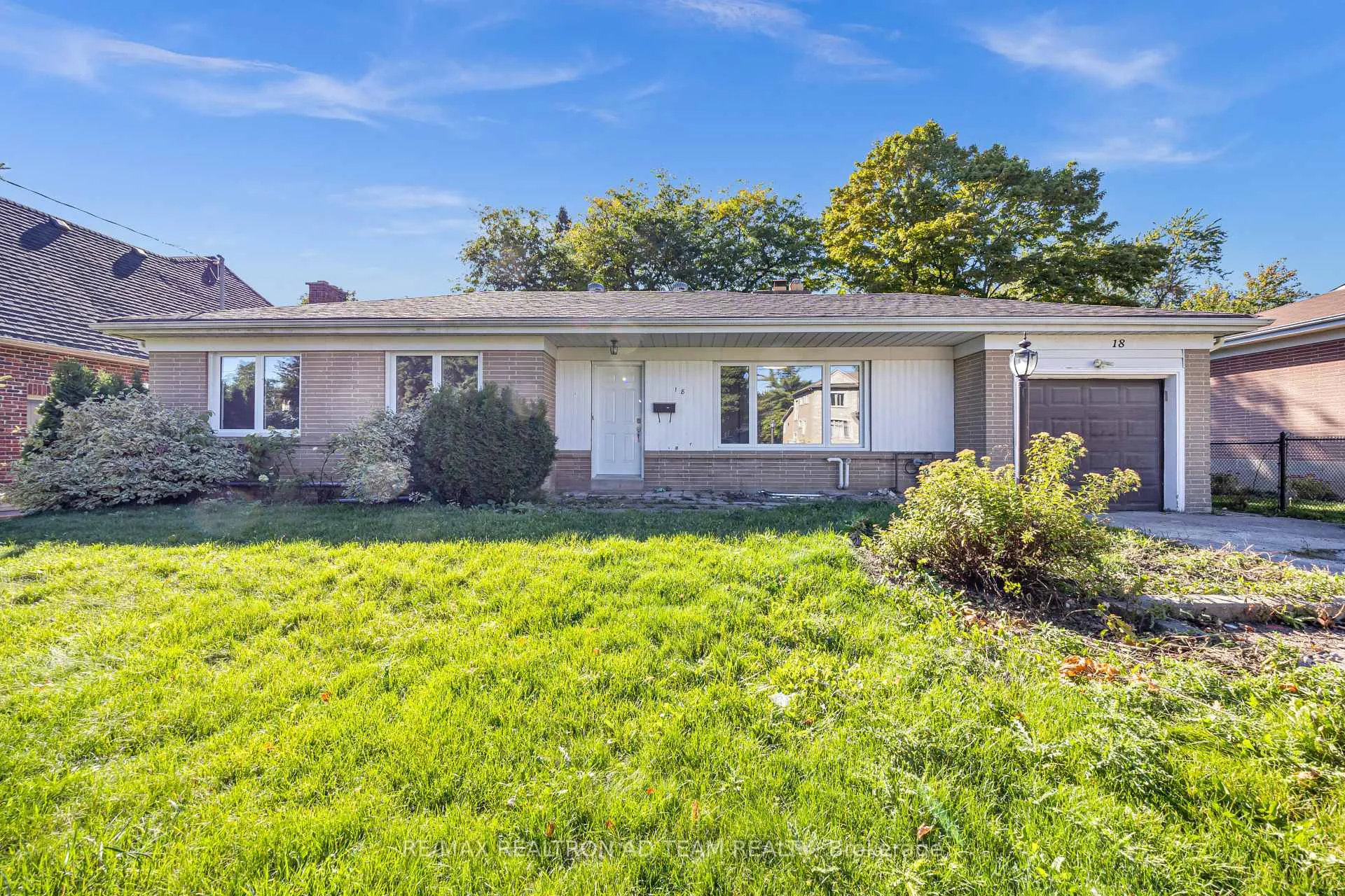 Photo 3 of Unit Main, 18 Windridge Drive, Markham, Bullock — HOMEH