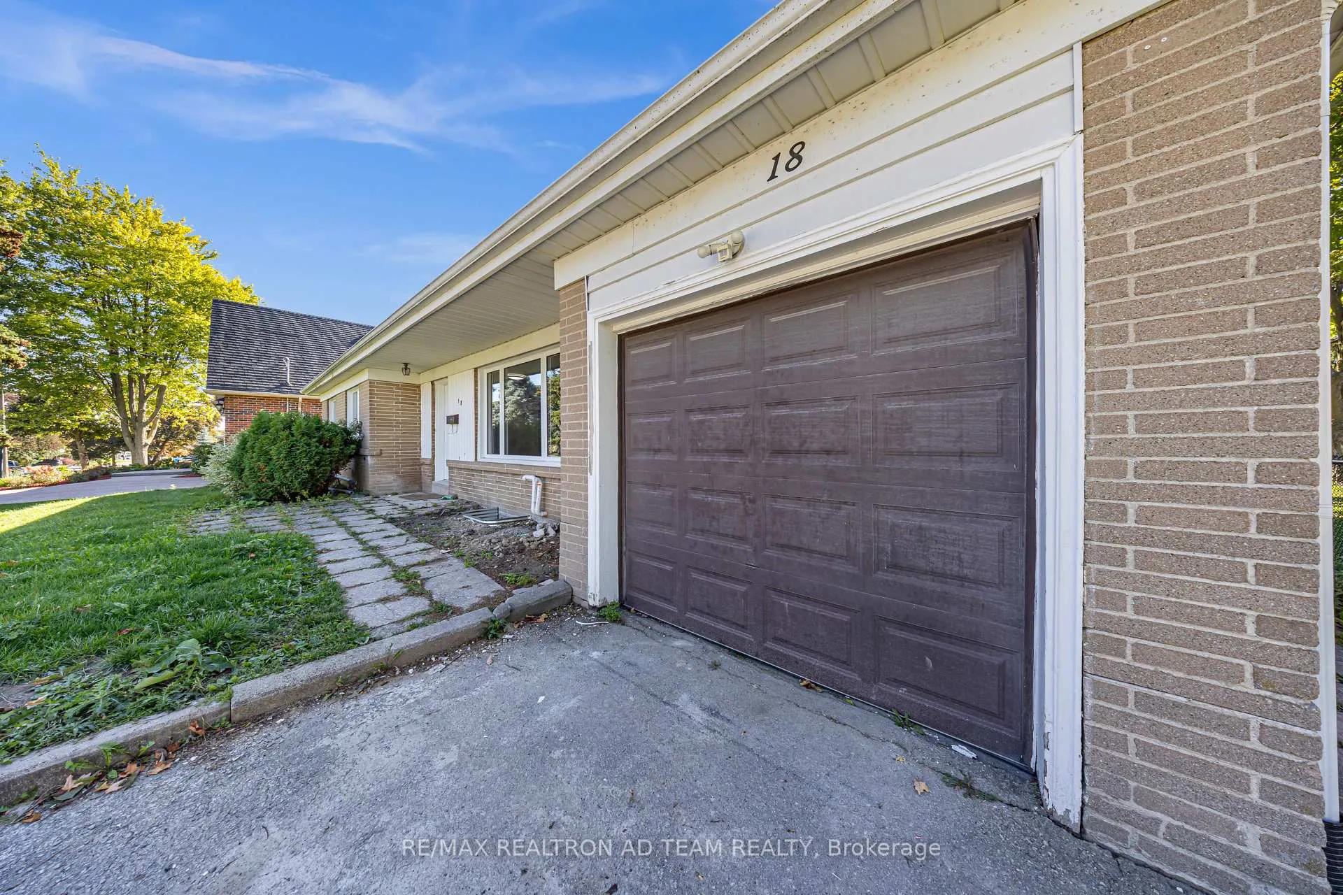 Photo 4 of Unit Main, 18 Windridge Drive, Markham, Bullock — HOMEH