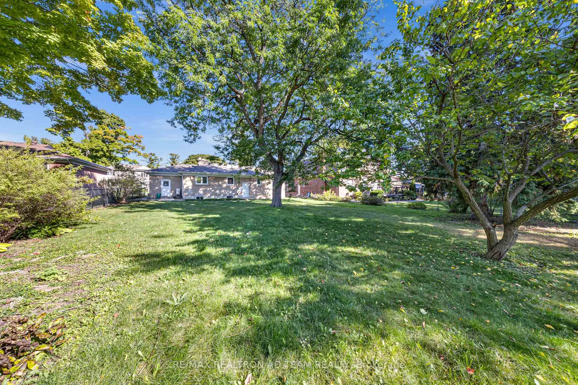 Photo 8 of Unit Main, 18 Windridge Drive, Markham, Bullock — HOMEH