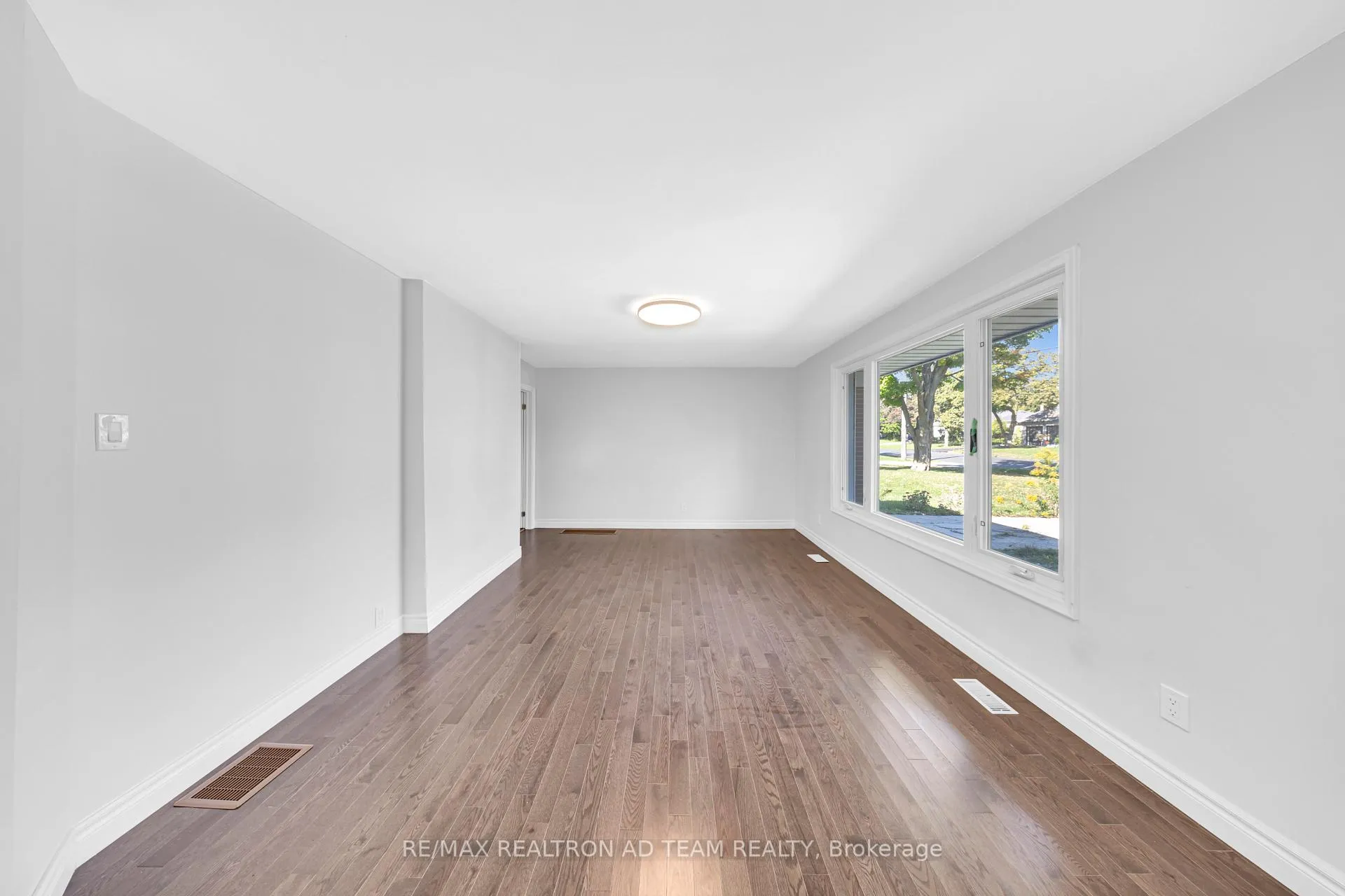 Photo 9 of Unit Main, 18 Windridge Drive, Markham, Bullock — HOMEH