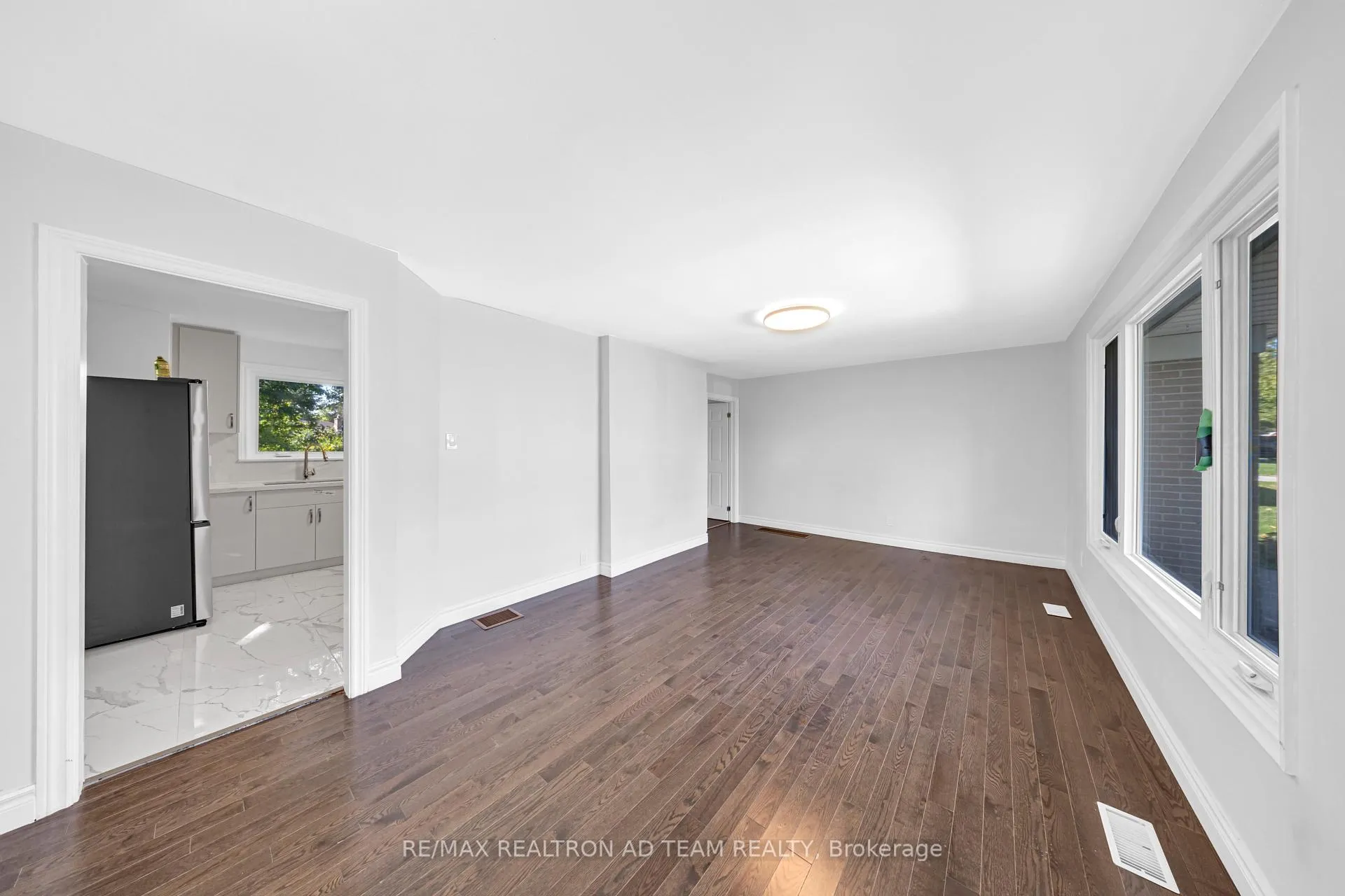 Photo 10 of Unit Main, 18 Windridge Drive, Markham, Bullock — HOMEH