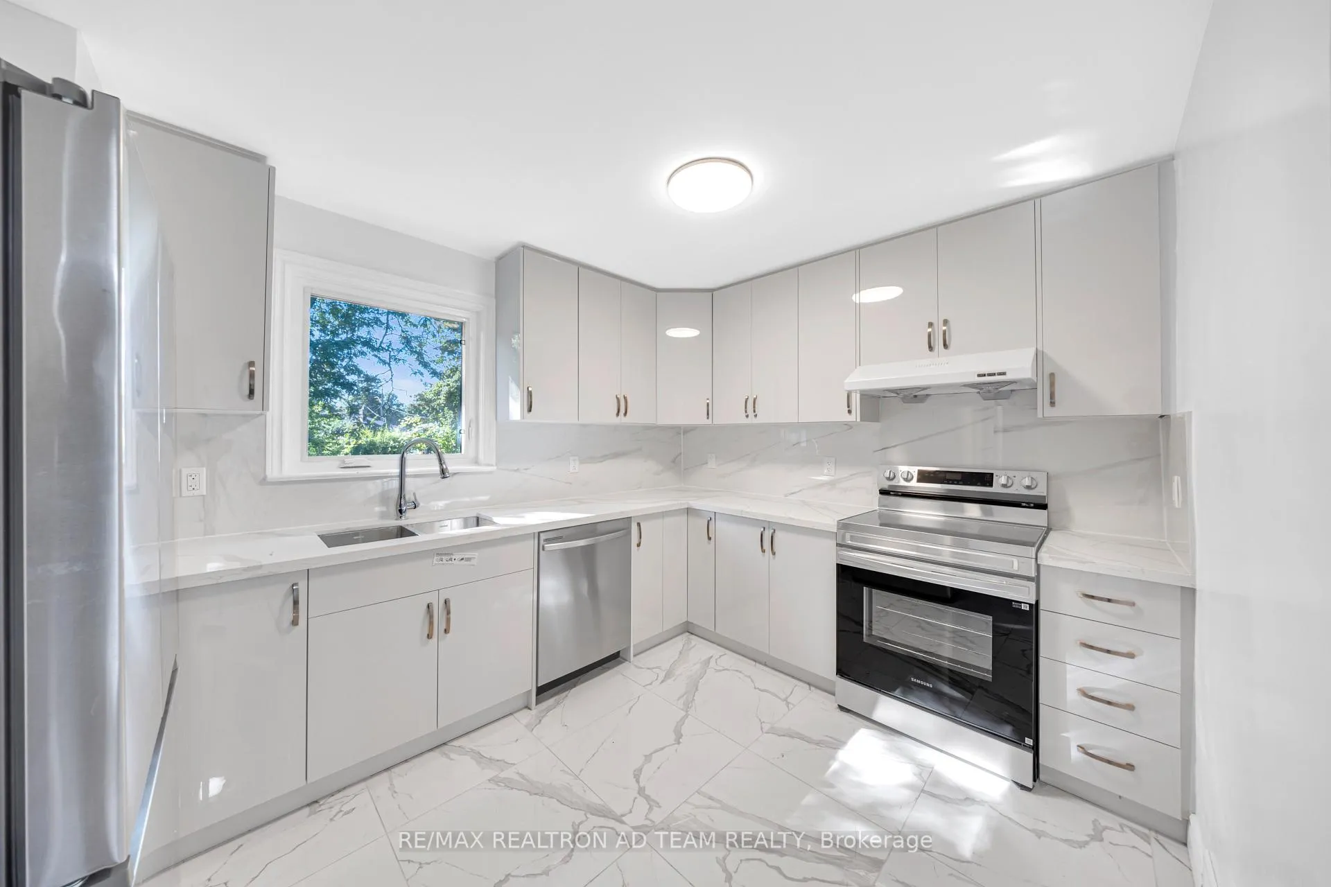Photo 14 of Unit Main, 18 Windridge Drive, Markham, Bullock — HOMEH