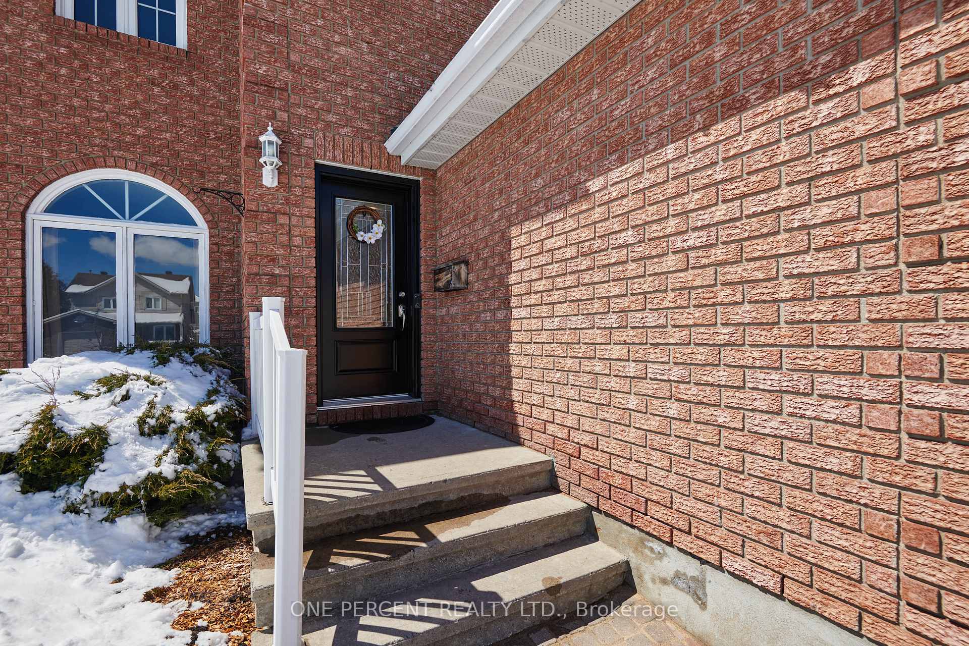 Photo 3 of 64 Silver Horse Crescent, Ottawa, Kanata - Bridlewood — HOMEH