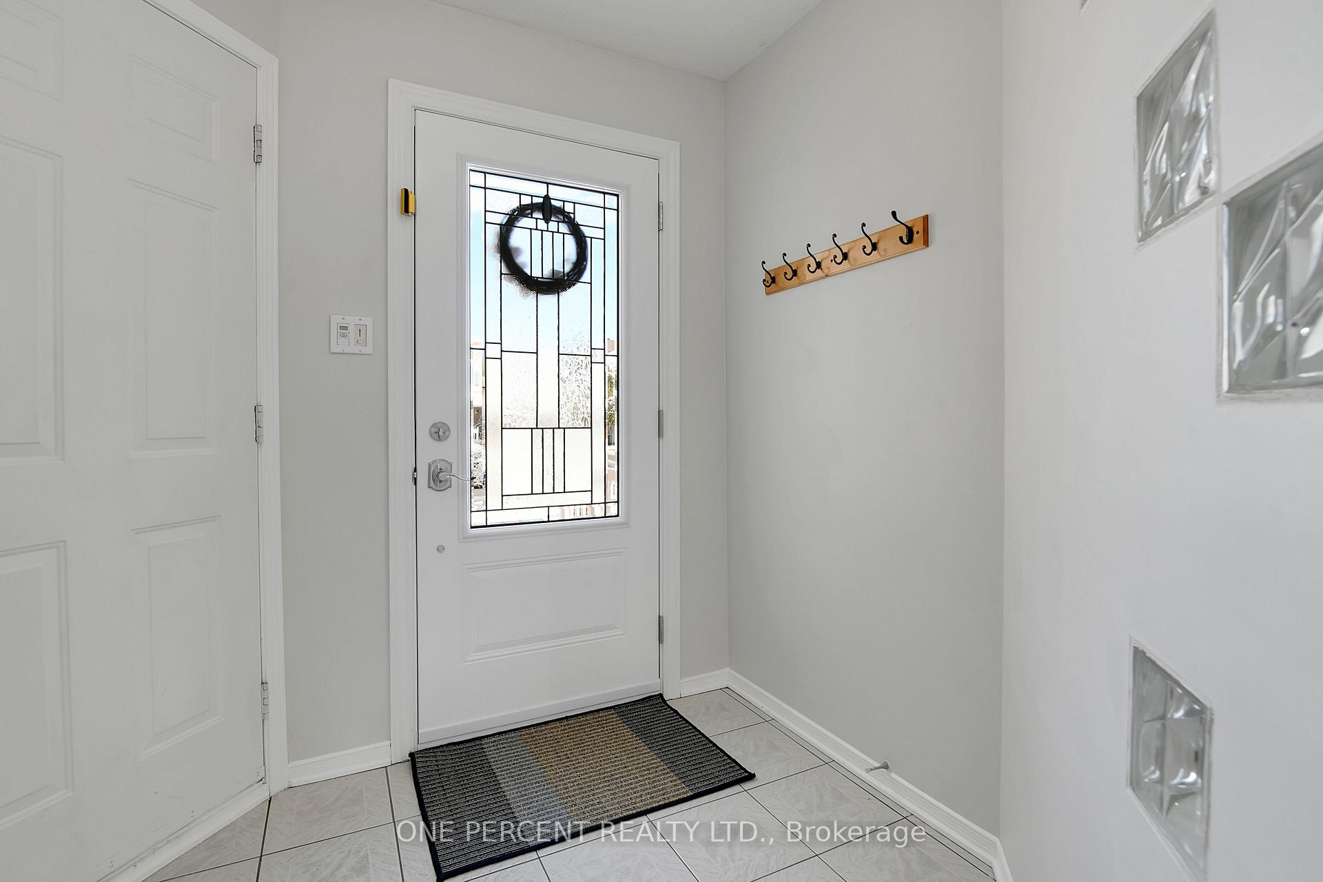 Photo 4 of 64 Silver Horse Crescent, Ottawa, Kanata - Bridlewood — HOMEH