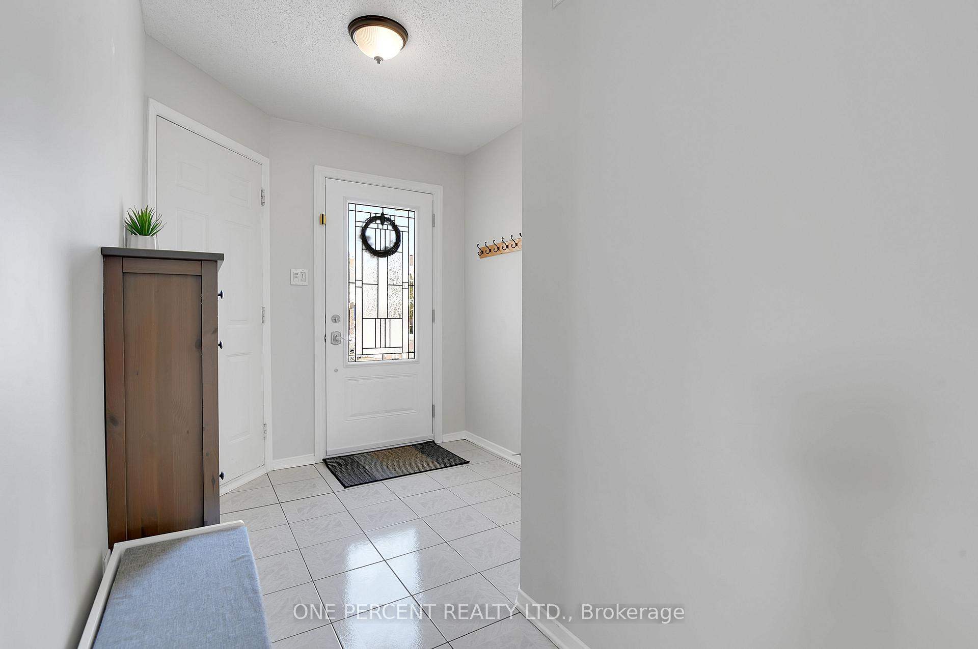 Photo 5 of 64 Silver Horse Crescent, Ottawa, Kanata - Bridlewood — HOMEH
