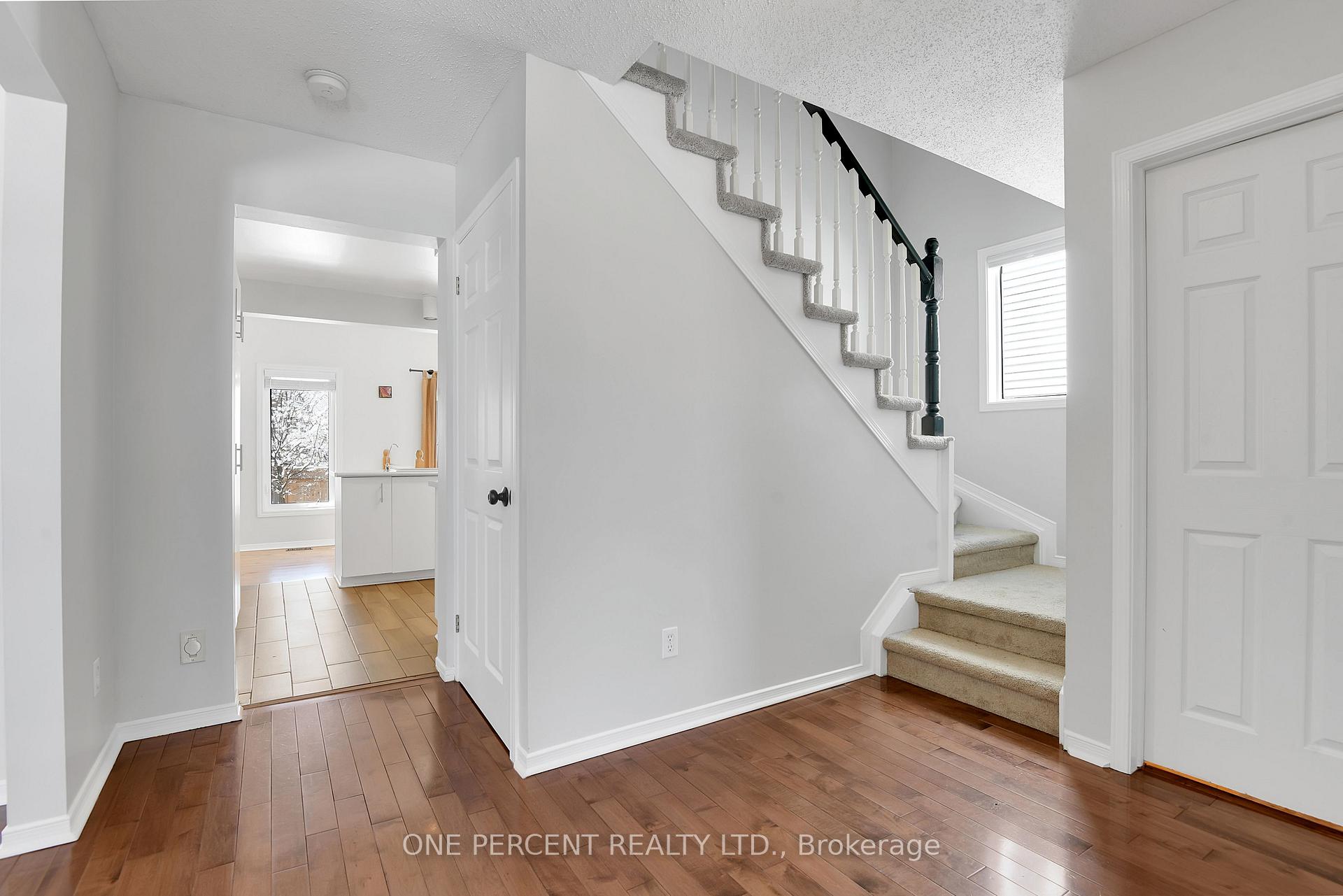 Photo 6 of 64 Silver Horse Crescent, Ottawa, Kanata - Bridlewood — HOMEH