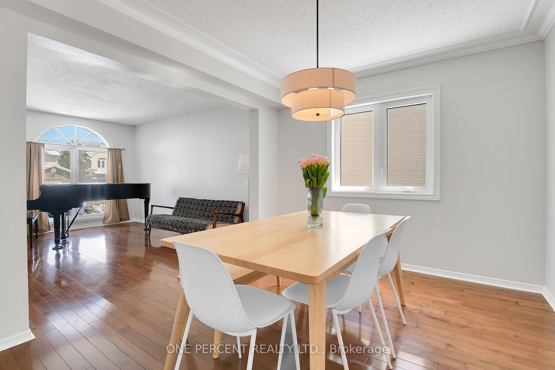 Photo 9 of 64 Silver Horse Crescent, Ottawa, Kanata - Bridlewood — HOMEH