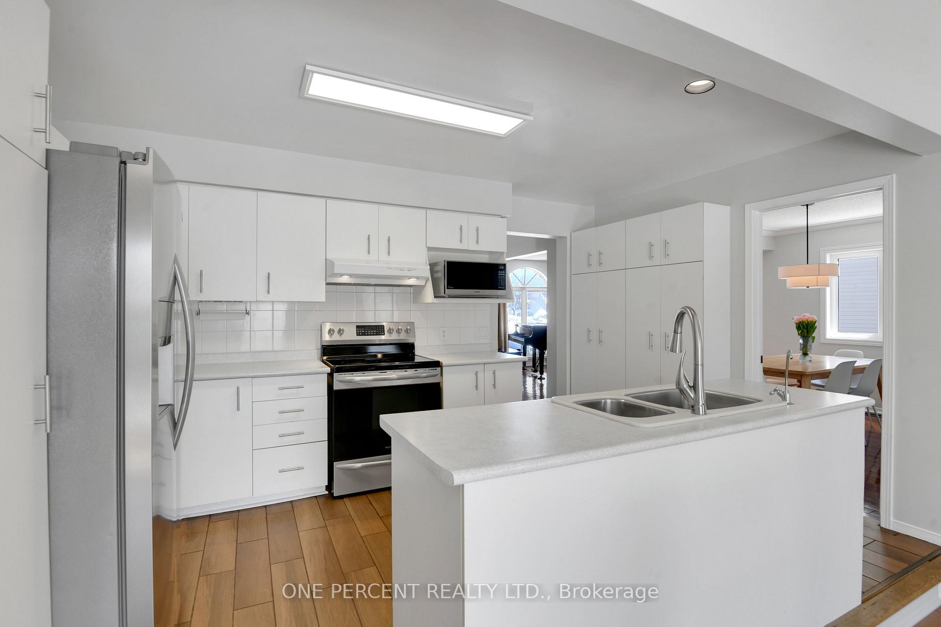 Photo 11 of 64 Silver Horse Crescent, Ottawa, Kanata - Bridlewood — HOMEH