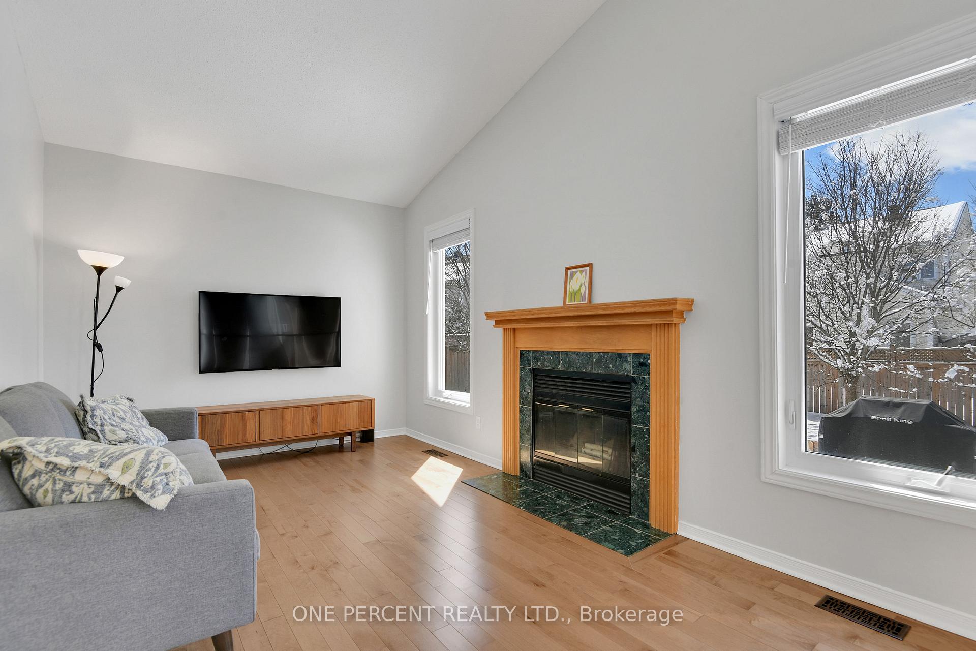 Photo 15 of 64 Silver Horse Crescent, Ottawa, Kanata - Bridlewood — HOMEH