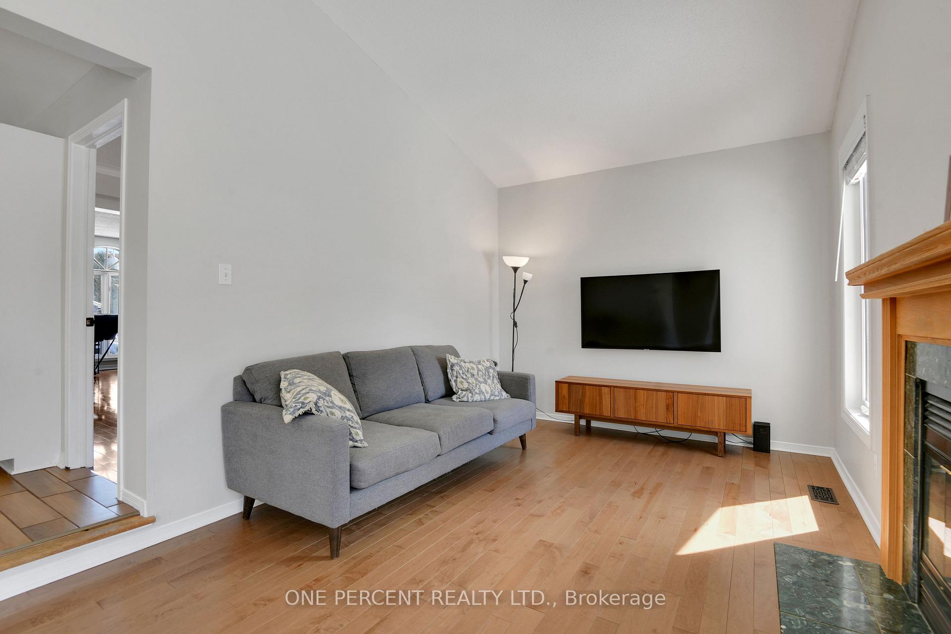 Photo 16 of 64 Silver Horse Crescent, Ottawa, Kanata - Bridlewood — HOMEH