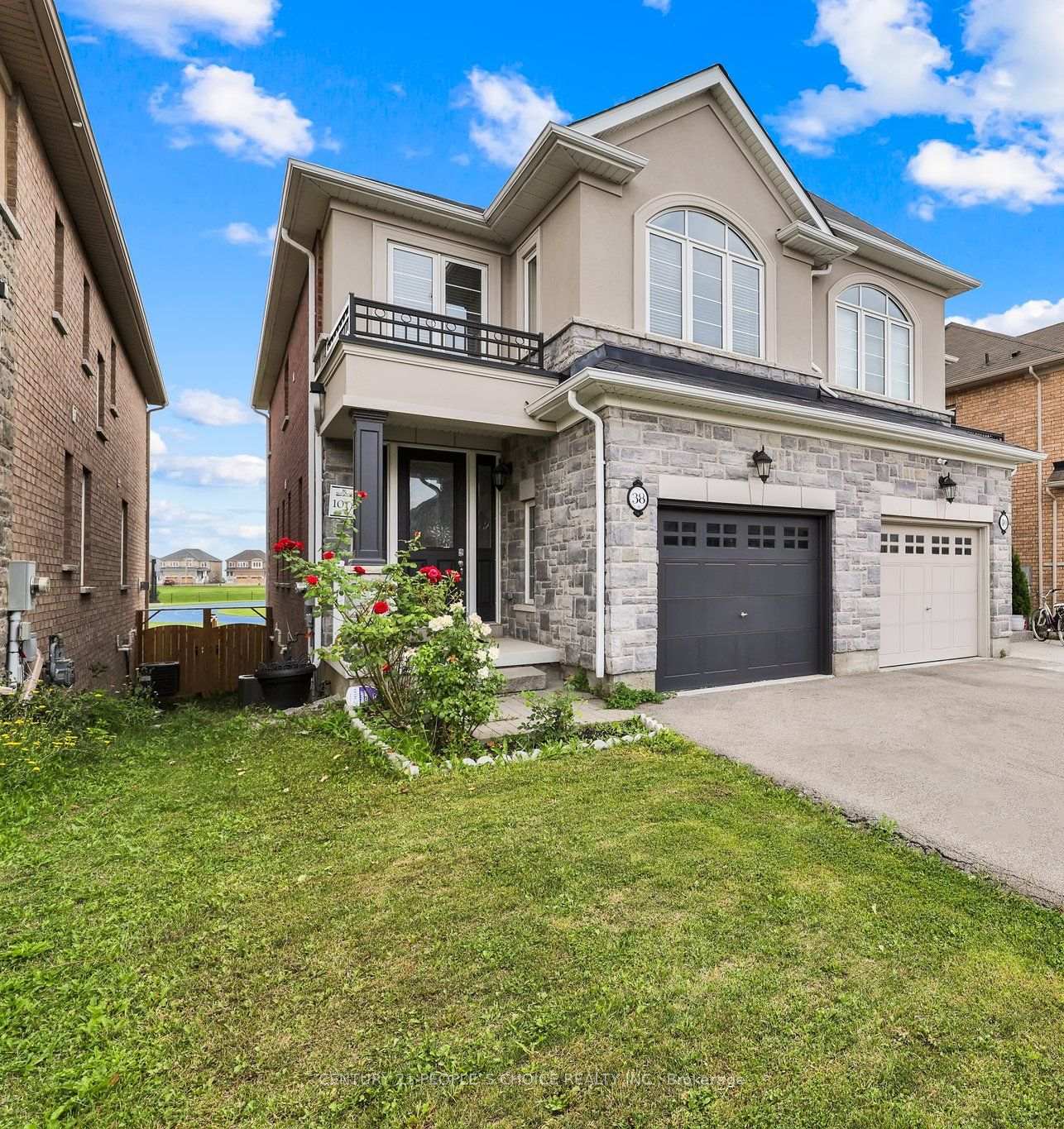 Photo 2 of 38 Narbonne Crescent, Hamilton, Stoney Creek Mountain — HOMEH