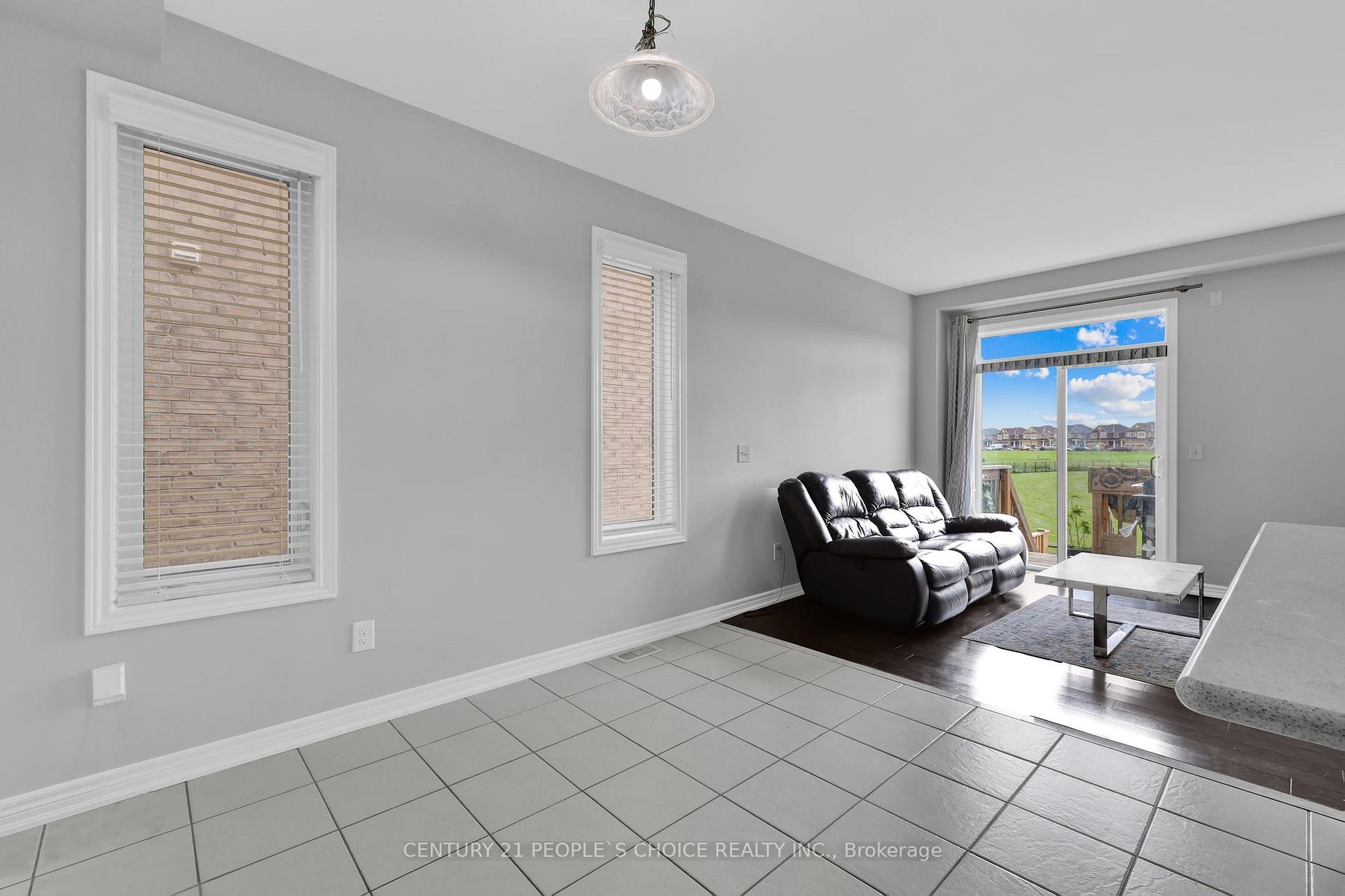 Photo 12 of 38 Narbonne Crescent, Hamilton, Stoney Creek Mountain — HOMEH