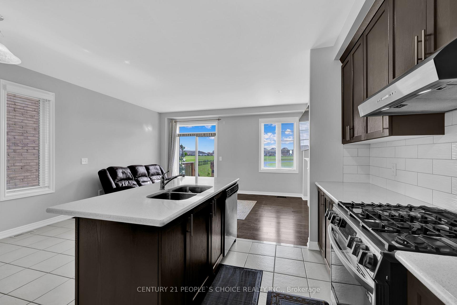 Photo 16 of 38 Narbonne Crescent, Hamilton, Stoney Creek Mountain — HOMEH