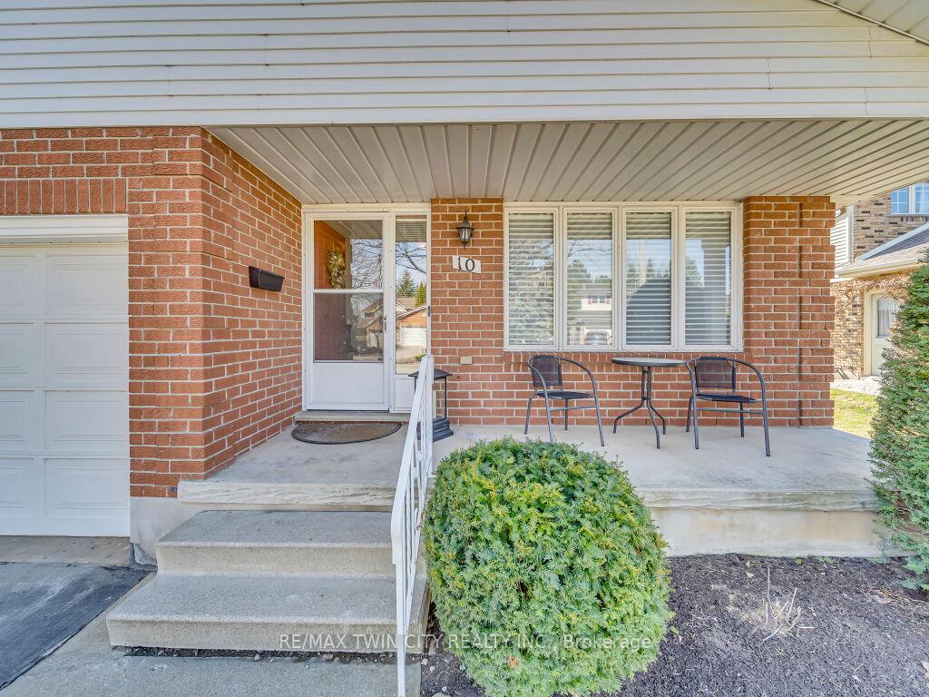 Photo 3 of 10 Dunnington Court, Kitchener — HOMEH
