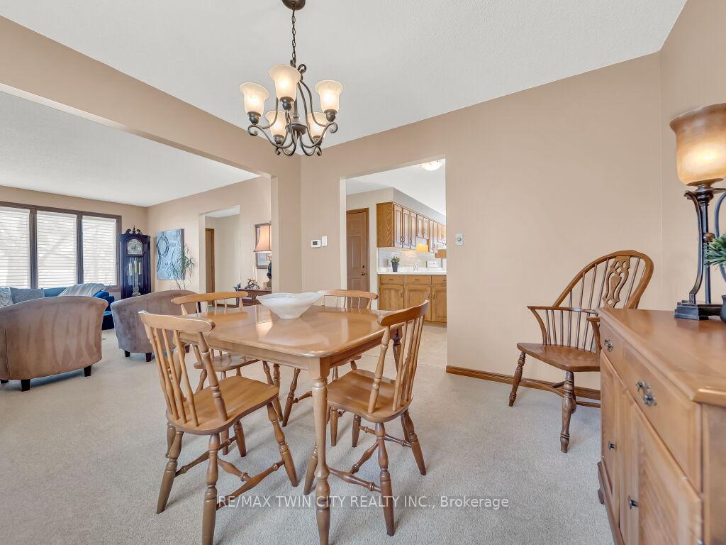 Photo 8 of 10 Dunnington Court, Kitchener — HOMEH