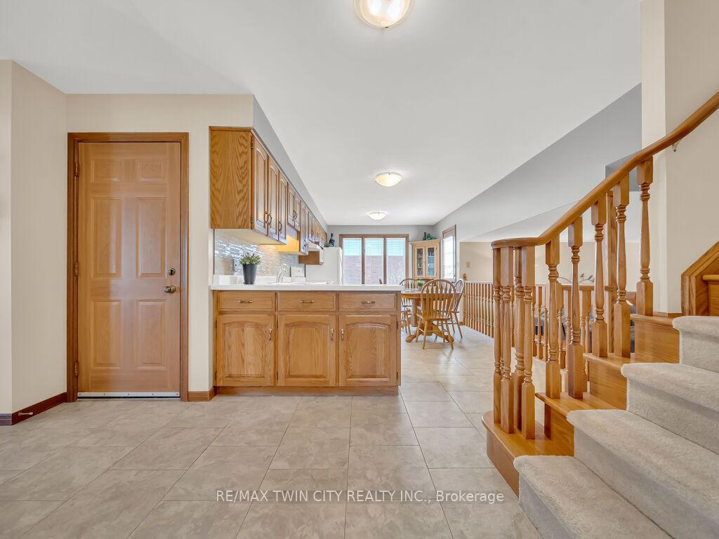Photo 10 of 10 Dunnington Court, Kitchener — HOMEH