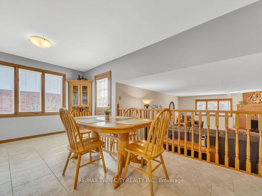 Photo 15 of 10 Dunnington Court, Kitchener — HOMEH