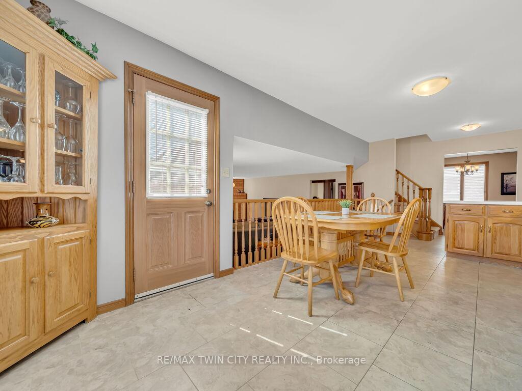 Photo 16 of 10 Dunnington Court, Kitchener — HOMEH