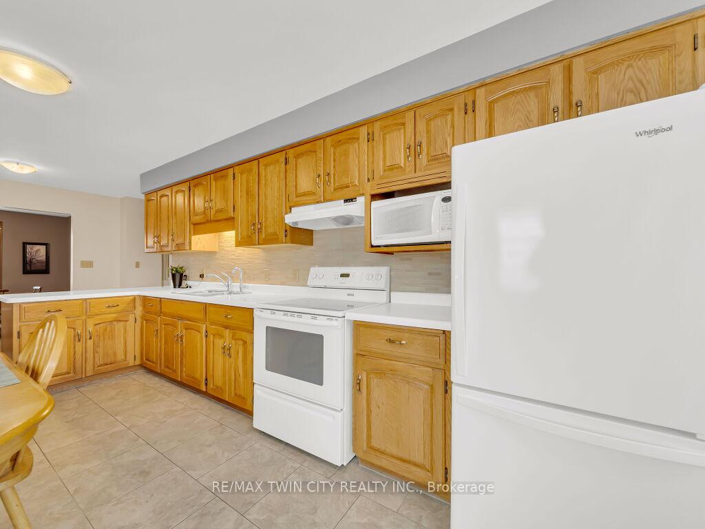 Photo 18 of 10 Dunnington Court, Kitchener — HOMEH