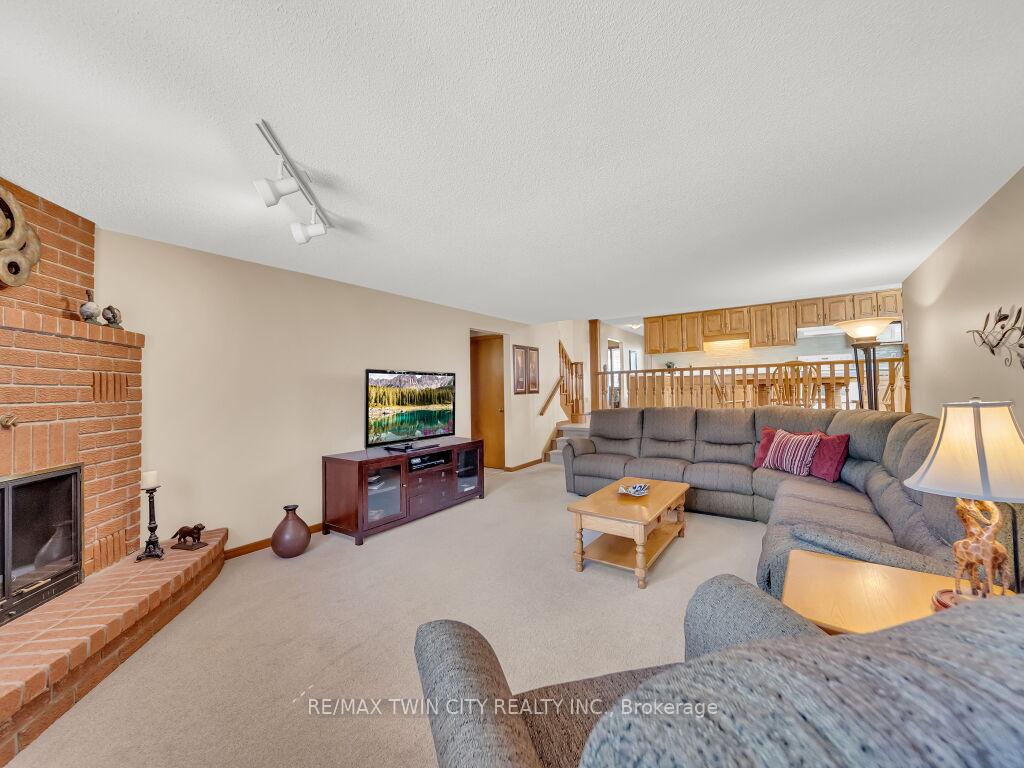 Photo 21 of 10 Dunnington Court, Kitchener — HOMEH