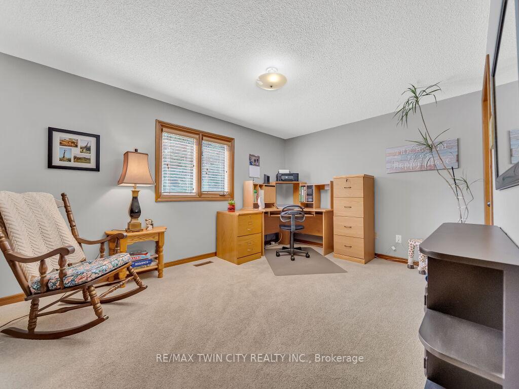 Photo 22 of 10 Dunnington Court, Kitchener — HOMEH