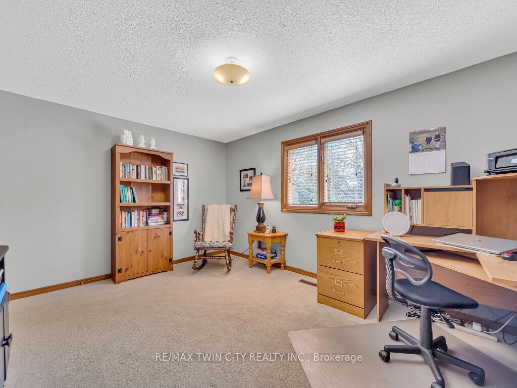 Photo 23 of 10 Dunnington Court, Kitchener — HOMEH