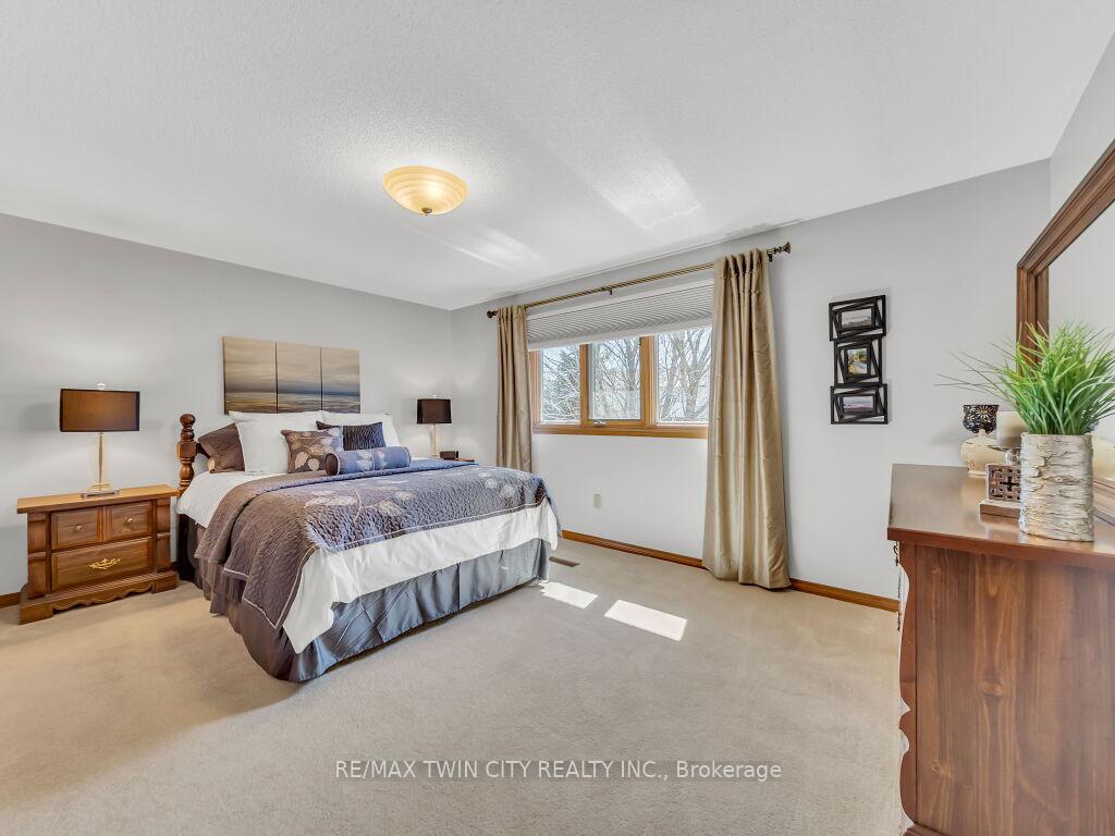 Photo 27 of 10 Dunnington Court, Kitchener — HOMEH