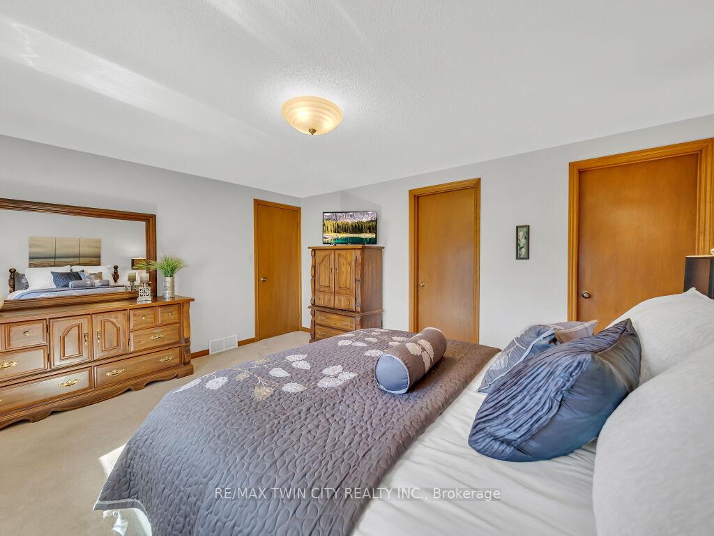 Photo 29 of 10 Dunnington Court, Kitchener — HOMEH
