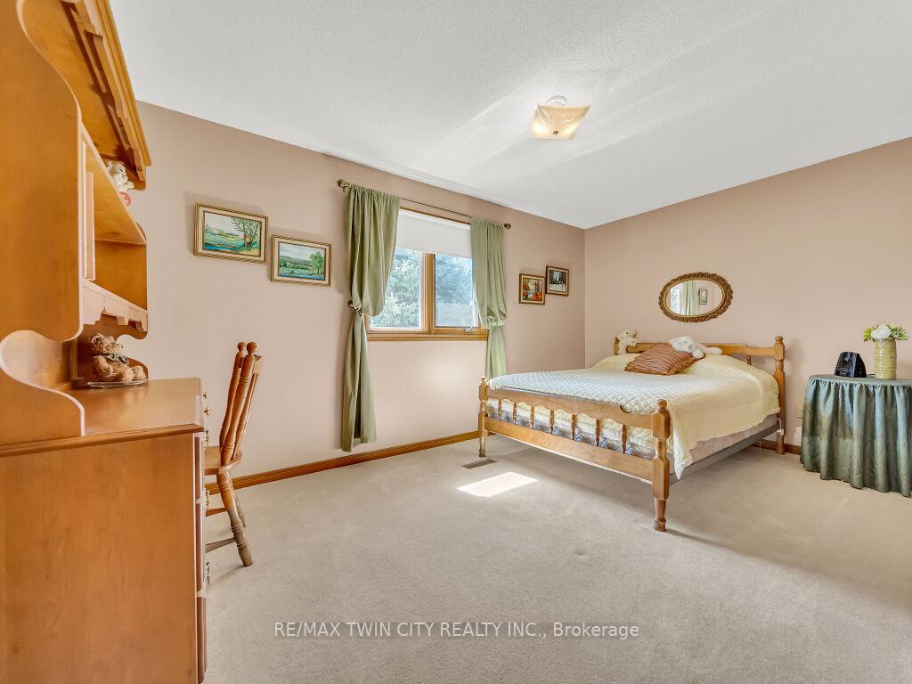 Photo 31 of 10 Dunnington Court, Kitchener — HOMEH