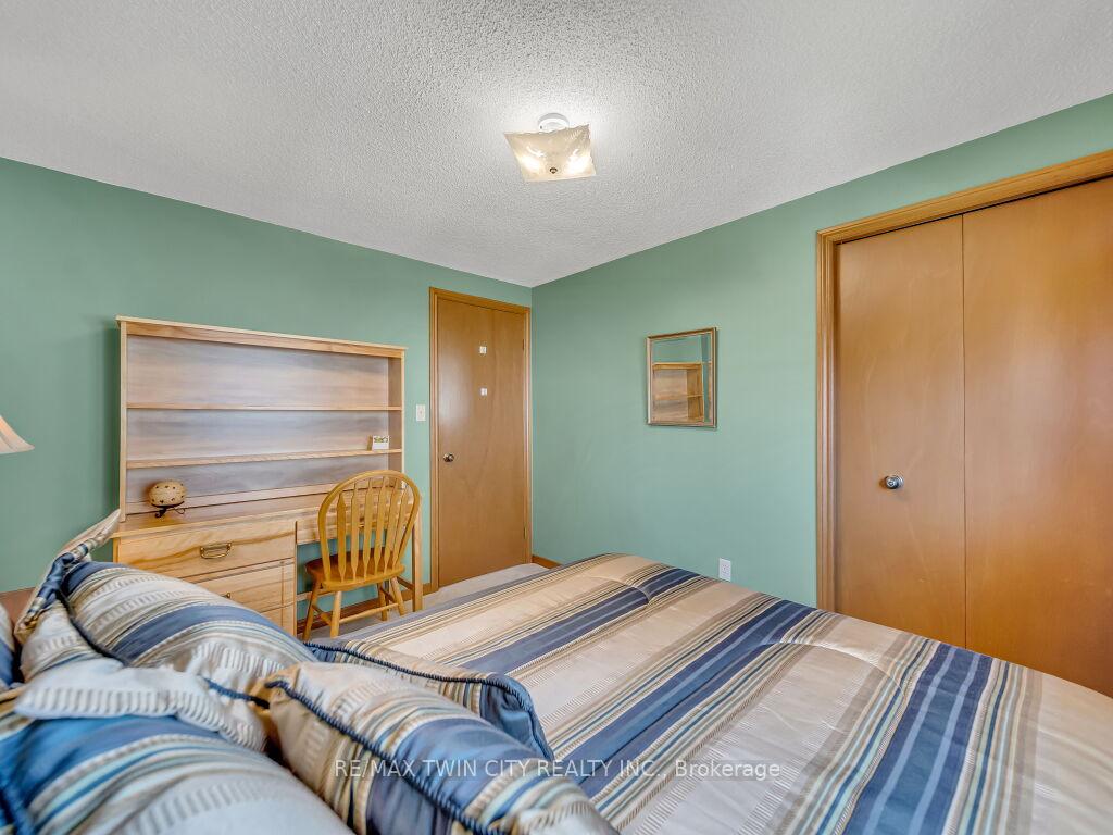Photo 34 of 10 Dunnington Court, Kitchener — HOMEH