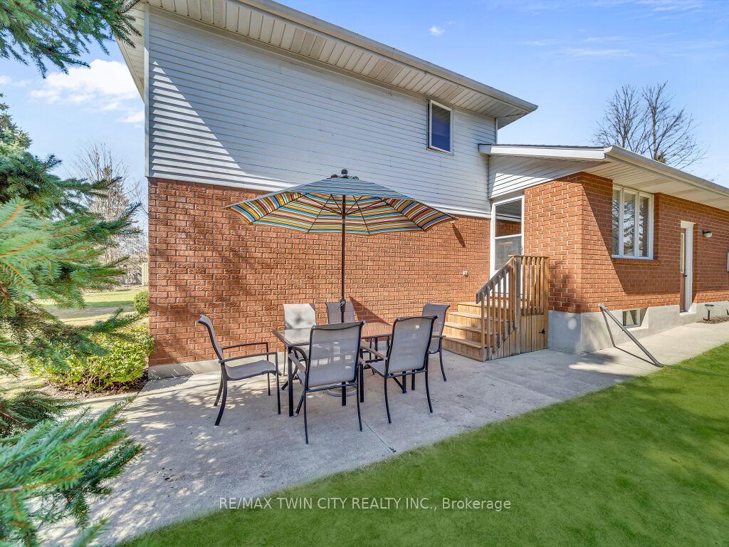 Photo 36 of 10 Dunnington Court, Kitchener — HOMEH