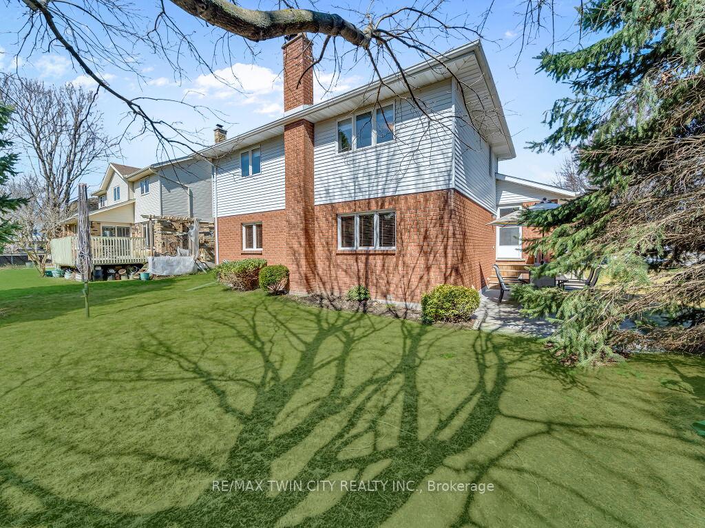Photo 37 of 10 Dunnington Court, Kitchener — HOMEH