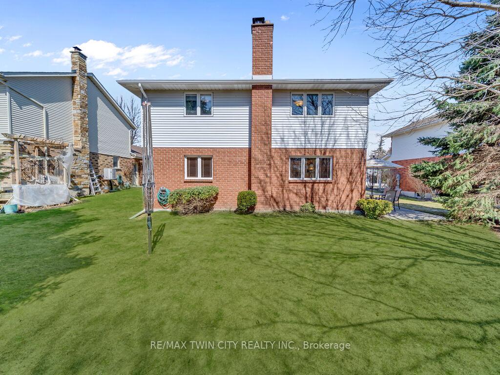 Photo 38 of 10 Dunnington Court, Kitchener — HOMEH
